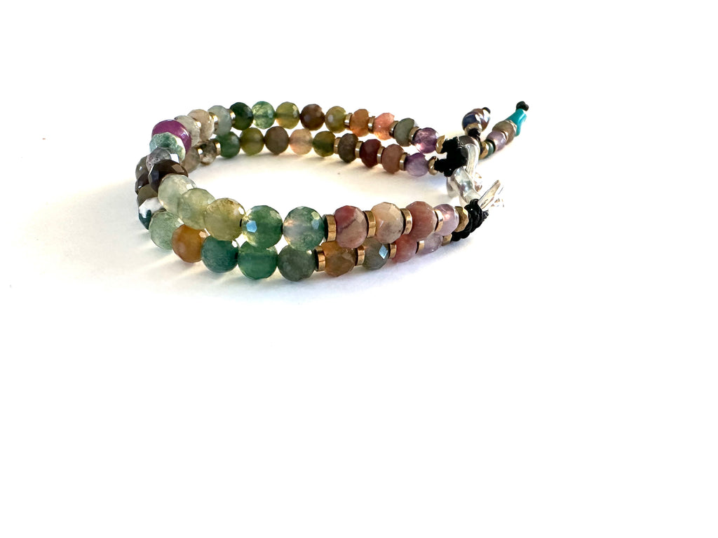 Bracelet with green agate beads .
