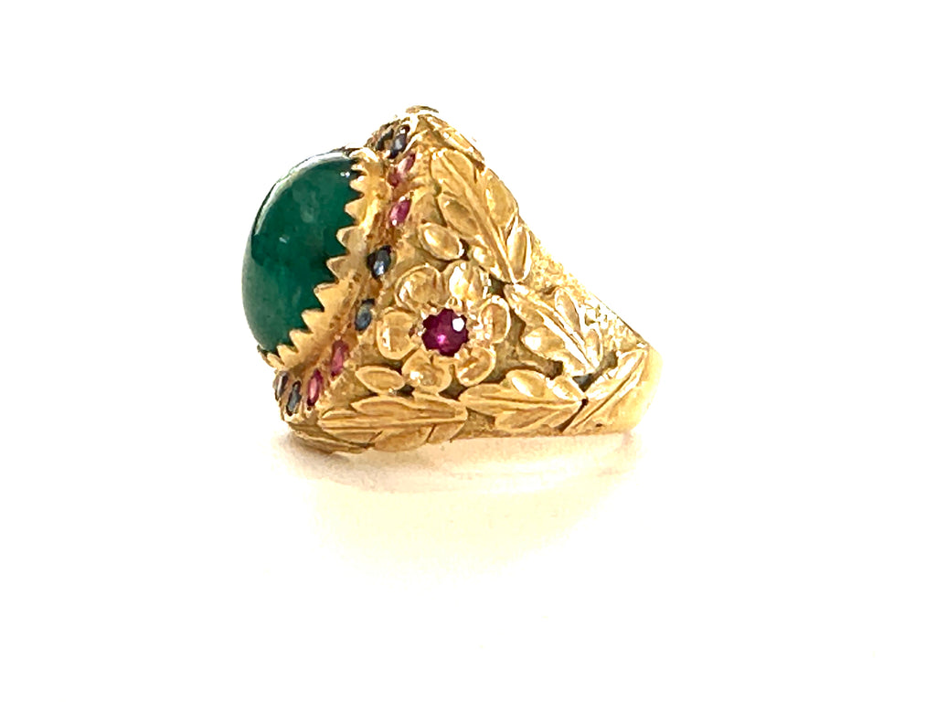 Emerald gold Ring .