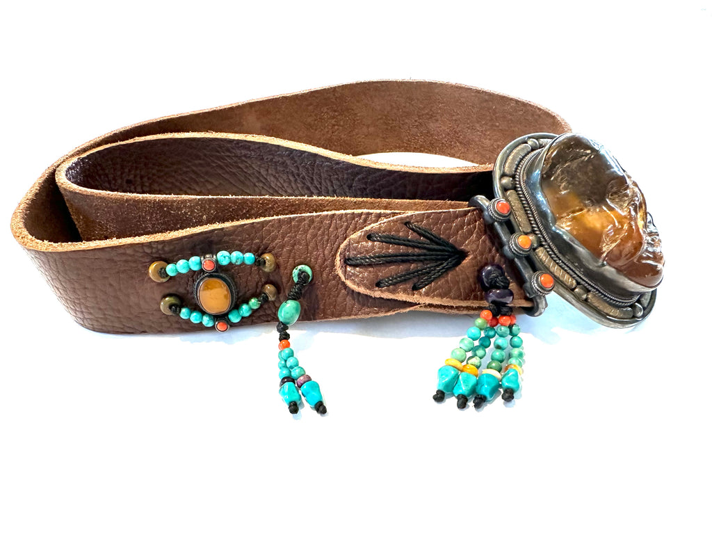 Brown leather belt with Caved Amber buckle