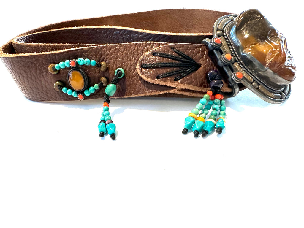 Brown leather belt with Caved Amber buckle